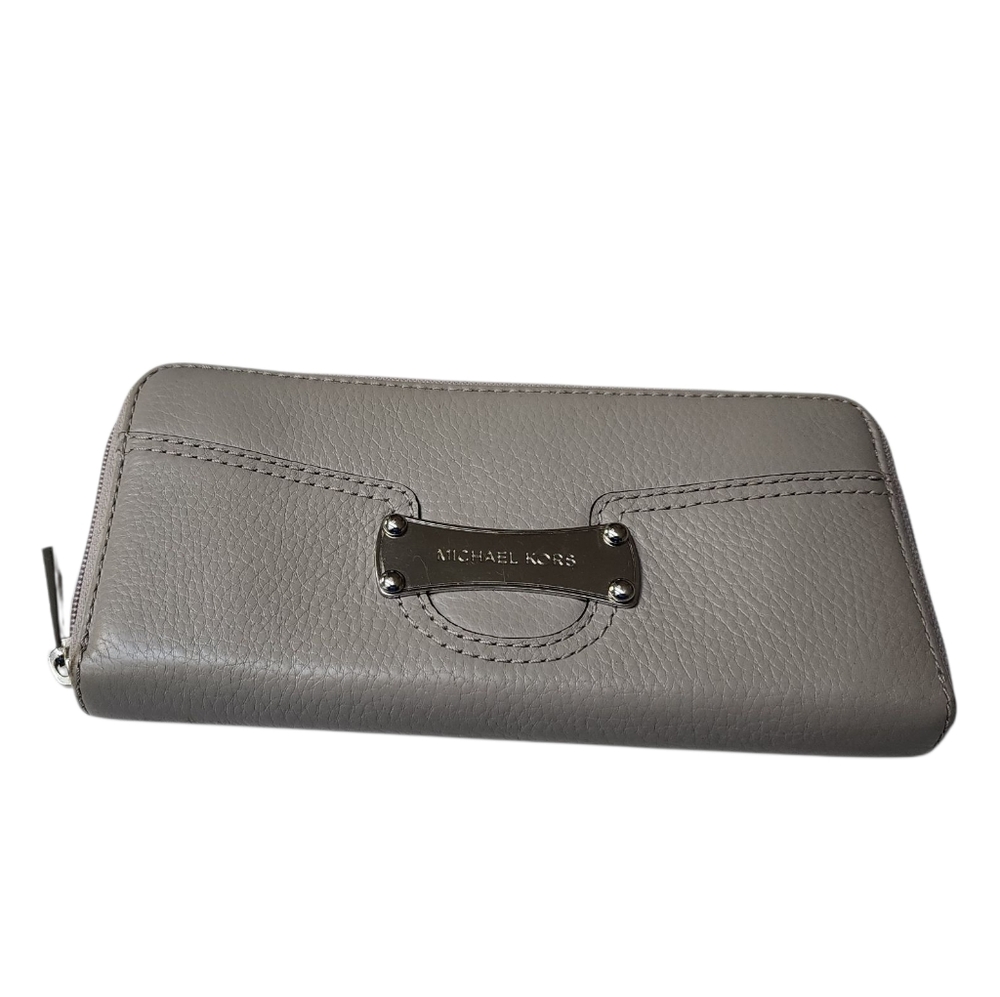 MICHAEL KORS Saratoga Continental Gray Leather Top Zip Wallet  EUC
